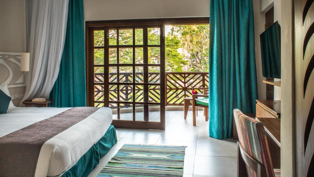 Neptune Village Beach Resort & Spa Galu Exterior foto