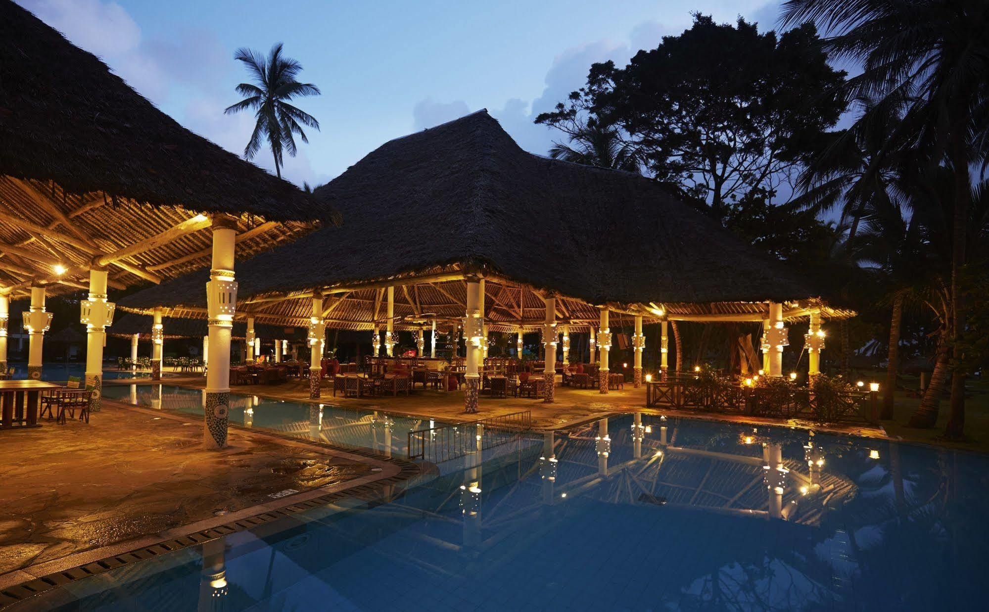 Neptune Village Beach Resort & Spa Galu Exterior foto